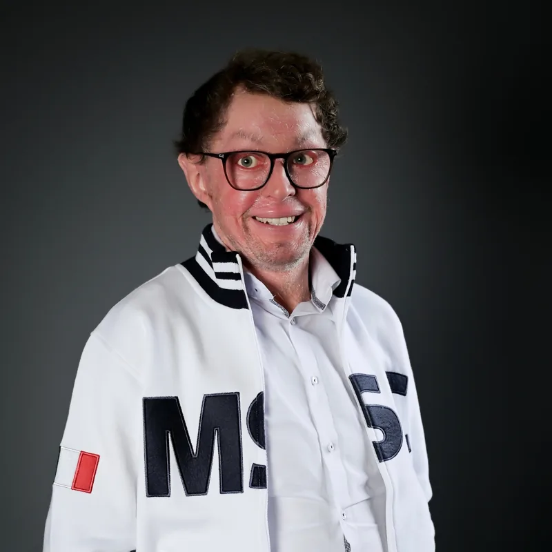 Porträtfoto von Robin Gassmann, Gründer von gassmann.ai – LinkedIn-Profilbild